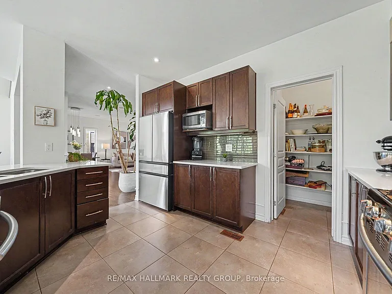 938 Wildcarrot Cres — Photo 13