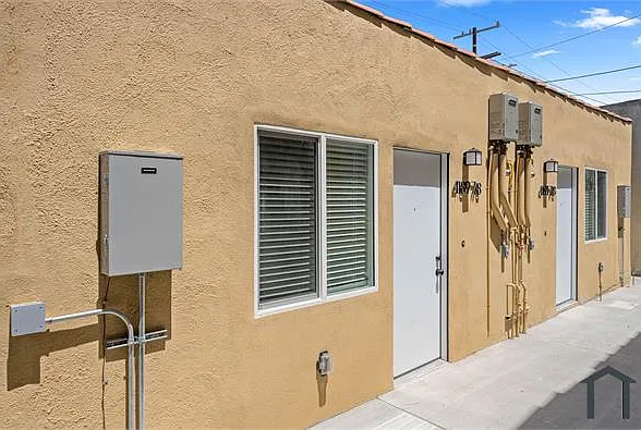 Studio, 300 sqft, $1,425 — Photo 4