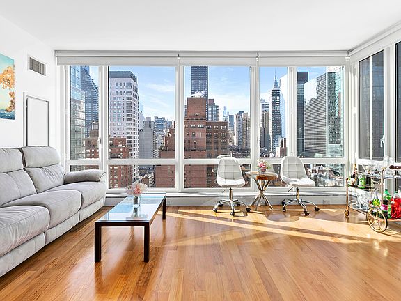 2nd image of 250 E 53rd St APT 1904