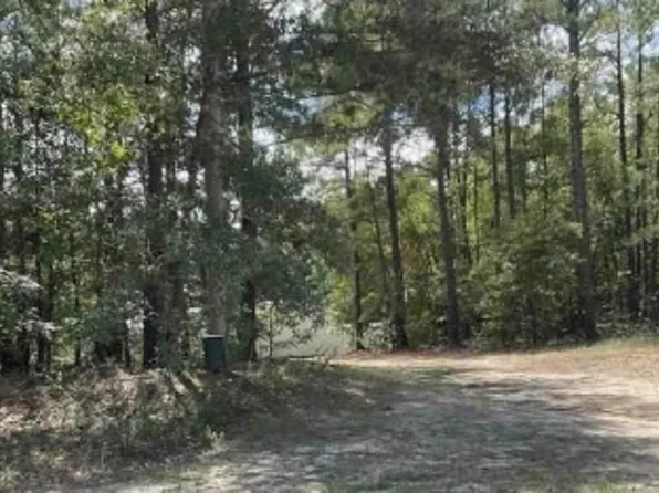 201 Castle Creek Dr, Raeford, NC 28376