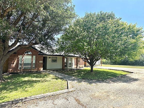 2nd image of 717 Groves Rd