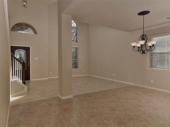 5th image of 178 Black Swan Pl