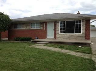 27058 Clarpointe Dr, Warren, MI 48088