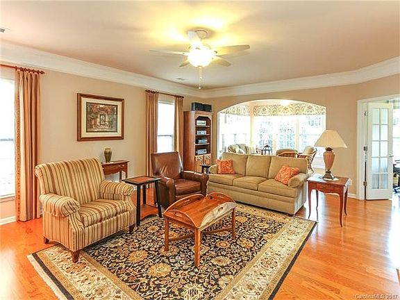 4th image of 42128 Larkspur Ct