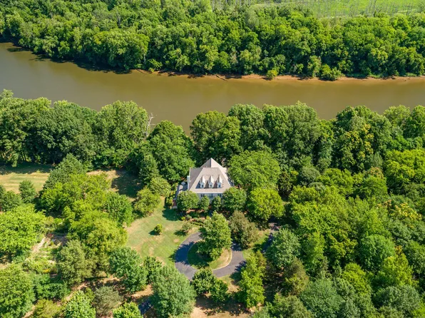 1366 Fox Spring Ln, Fredericksburg, VA 22408