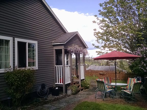 3rd image of 2121 N Wycoff Ave