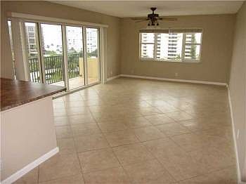 4th image of 1200 Hibiscus Ave #Penthouse 8