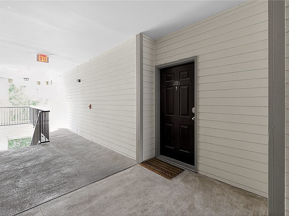 2nd image of 4261 NE Meadow Creek Cir APT 305