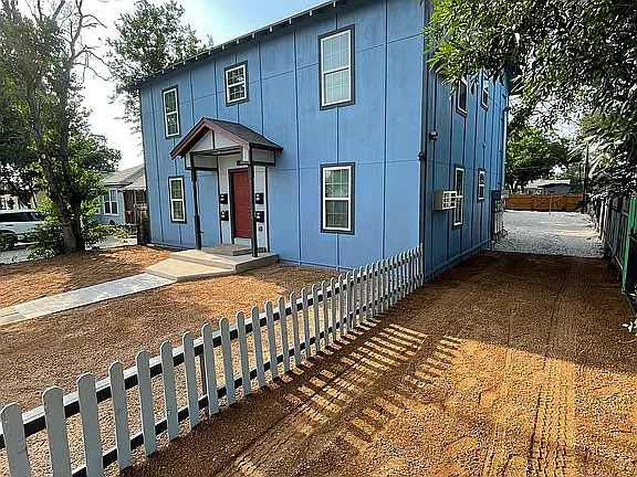 1243 Schley Ave #201 — Photo 3
