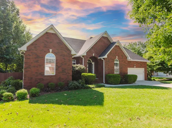 8020 Burntwood Dr, La Vergne, TN 37086