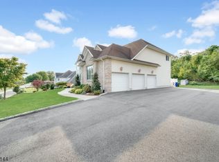 47 Liberty Ridge Trl, Totowa, NJ 07512