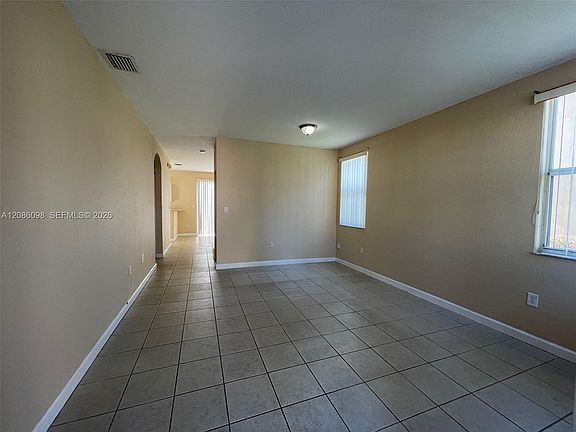 2nd image of 992 NE 41st Pl