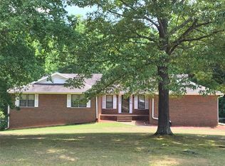 300 Essex Cir, Fayetteville, GA