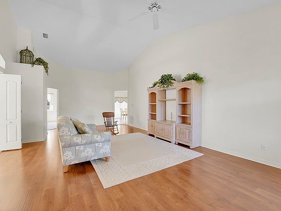 5th image of 419 NW Marsala Ter Terrace