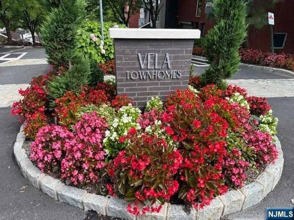 6 Vela Way, Edgewater, NJ 07020