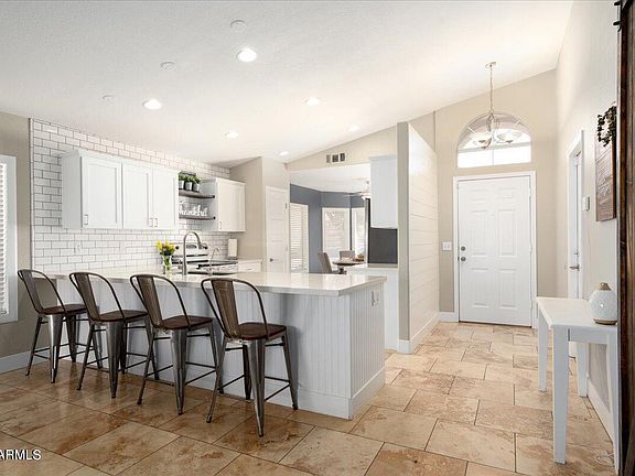 3rd image of 2220 E AIRE LIBRE Avenue
