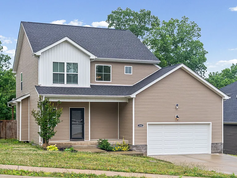 1042 Winesap Rd — Photo 1
