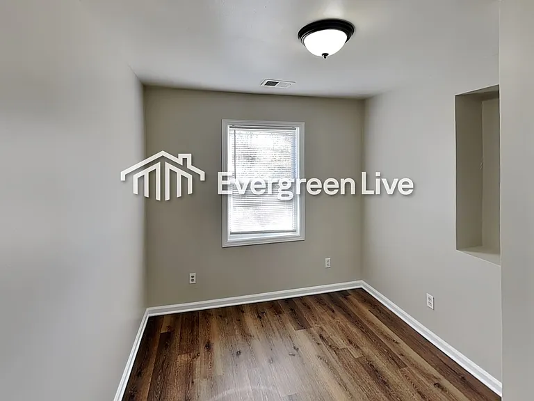 3260 Russell St — Photo 17