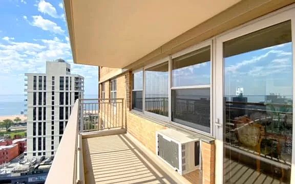 2nd image of 2915 W 5th St APT 22B