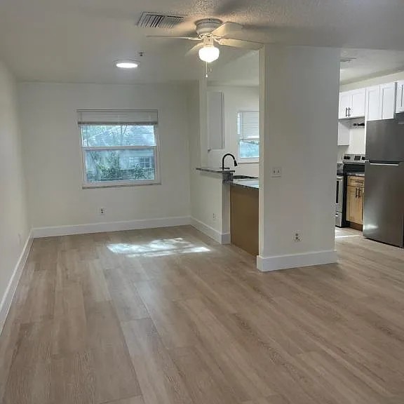 1552 S Myrtle Ave — Photo 1