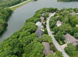 5700 NW Woodland Point, Kansas City, MO 64152