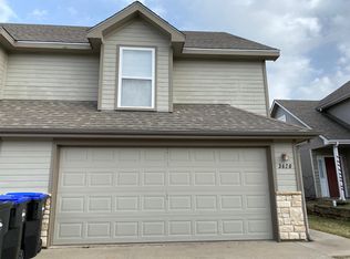 3620 SW Chelsea Dr, Topeka, KS 66614