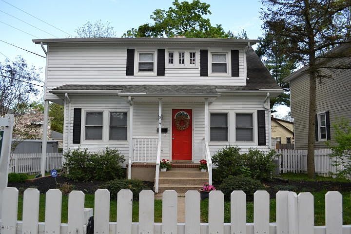 2nd image of 517 W Front St