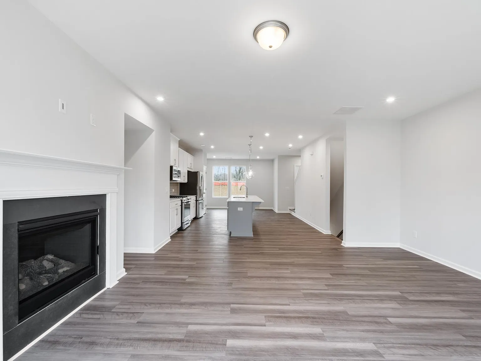 3 bed, 2.5 bath, 1985 sqft, $2,500 — Photo 4