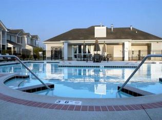 2016 Farmington Lakes Dr APT 10, Oswego, IL 60543