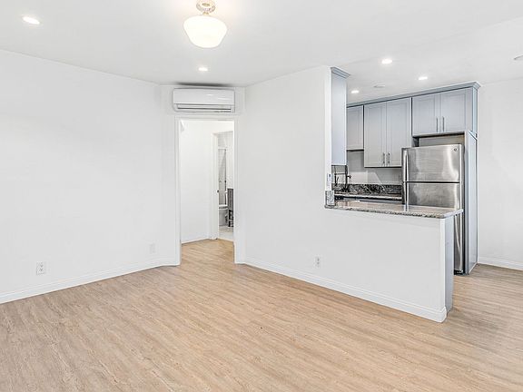 4th image of 1313 Pico Blvd APT B