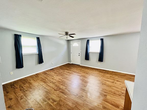 5th image of 210 Bourbon Dr