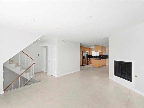 3rd image of 514 E Elmwood Ave APT B