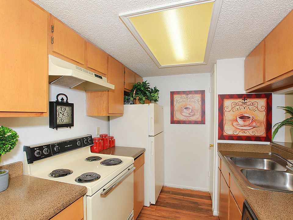 1st image of 4934 Woodstone Dr APT 303