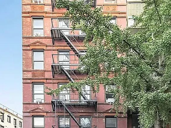 5th image of 126 Elizabeth St APT 5