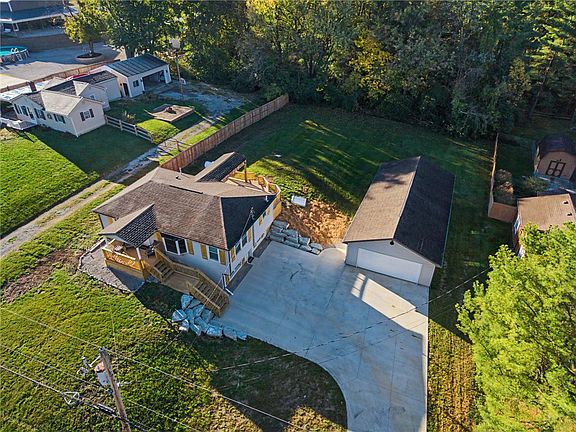 4th image of 843 Hook Rd