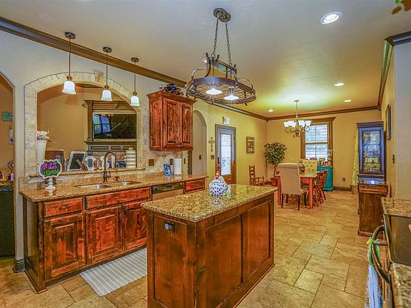 4th image of 100 Woodbine Pl