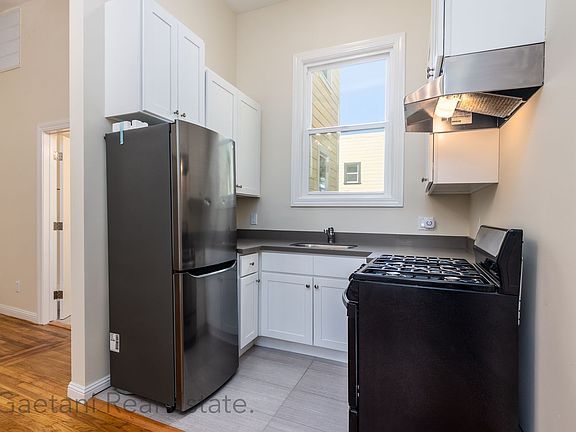 3rd image of 1364 Page St APT 2