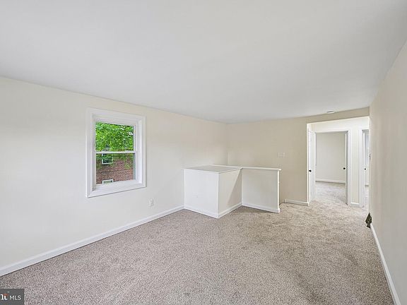 4th image of 411 Coventry Ave