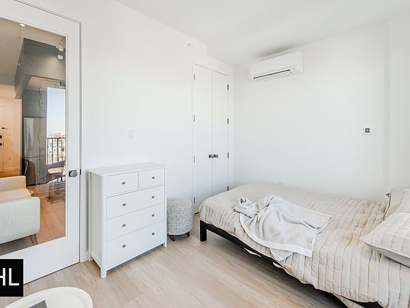 2nd image of 931 Carroll St #1432