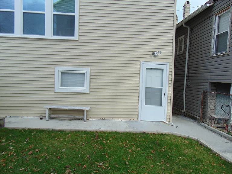 943 W 33rd Pl #0 — Photo 8
