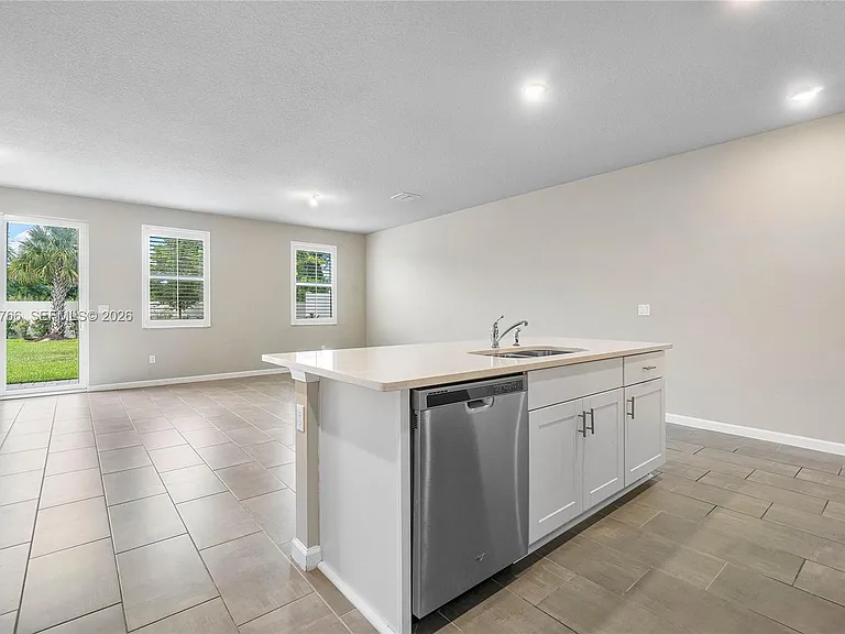 1649 Lindley St #1649 — Photo 4