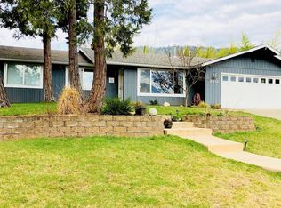 970 NE Dewey Dr, Grants Pass, OR