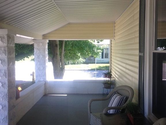 5th image of 598 Plum St
