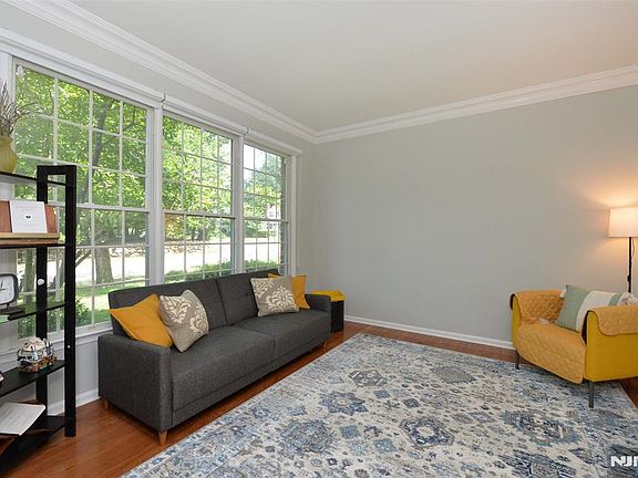 5th image of 1 Woods Edge Rd