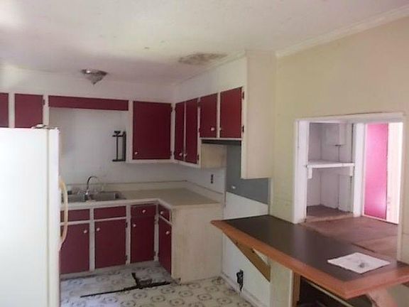 3rd image of 10669 Walton Dr