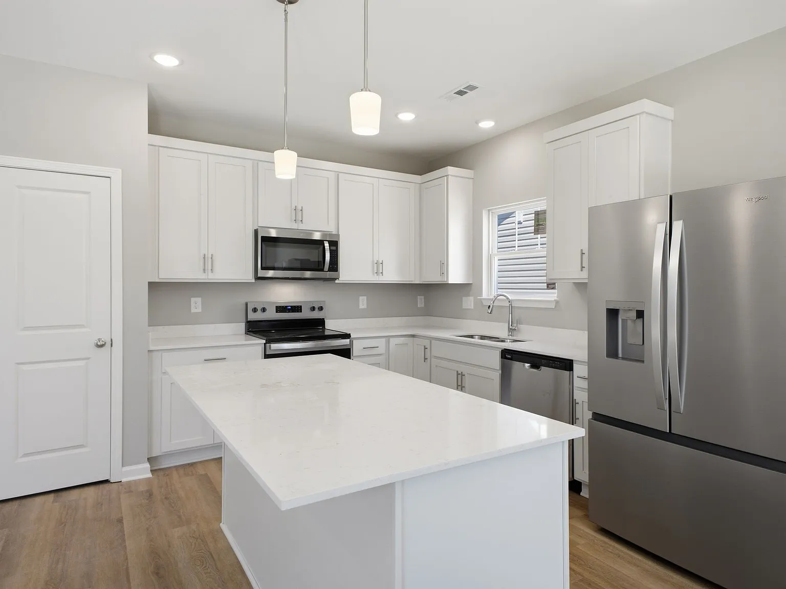 3 bed, 2.5 bath, 1450 sqft, $2,295 — Photo 3