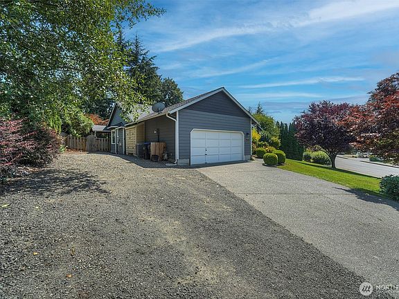 3rd image of 19460 23rd Avenue NE