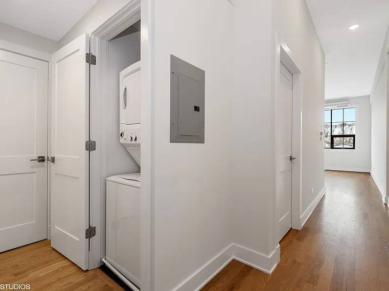 4405 N Artesian Ave #205 — Photo 11