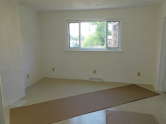 4th image of 321 Wallace St