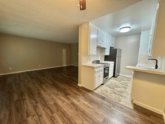 3rd image of 4623 Palm Ave
